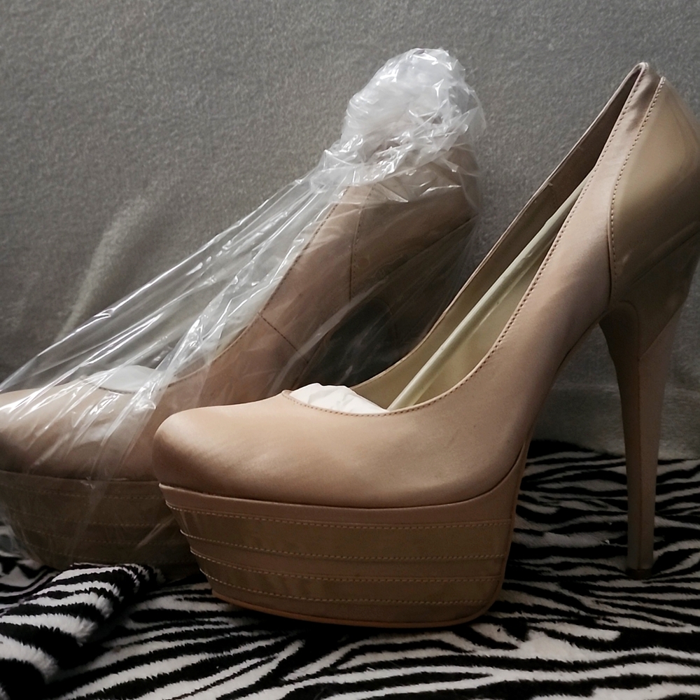 bebe Rielle high heel beige satin pumps, size 10